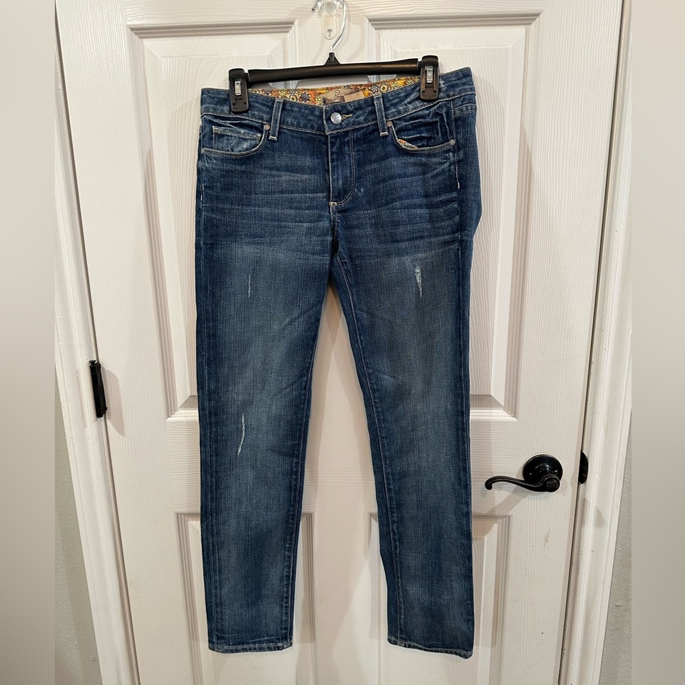 New never worn. Still has tag. Paige Skyline Ankle Peg. Size 28 and 28” inseam.